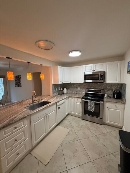 Building Photo - 2315 Carroll Pl