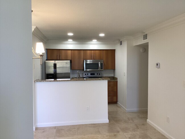 Building Photo - 1385 Crystal Way