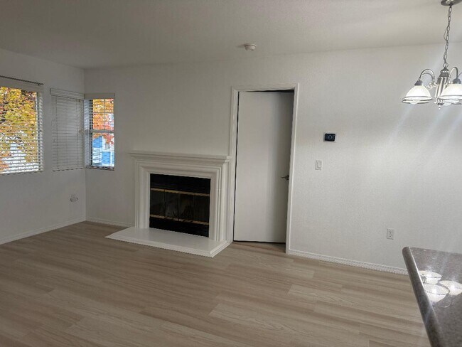 Building Photo - 2915 N Texas St