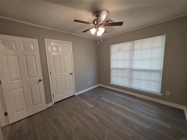 Building Photo - 744 Ledyard Pl