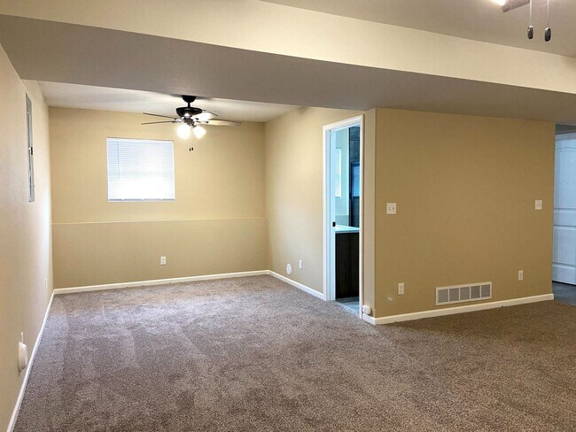 Building Photo - $1,650 - 3Bd, 3Bth, Home