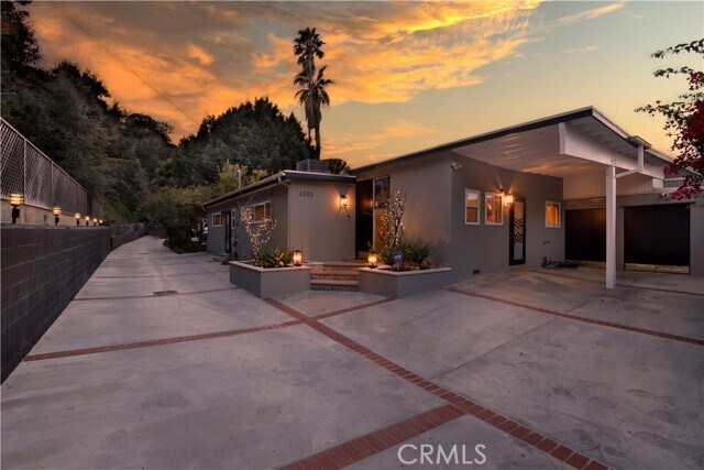 Building Photo - 3323 Ione Dr