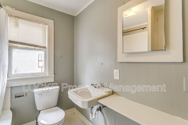 Building Photo - 1411 6th Ave