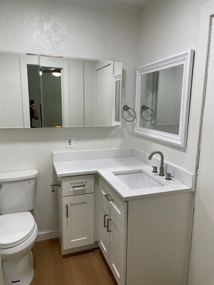 Building Photo - 7824 Meadow Park Dr