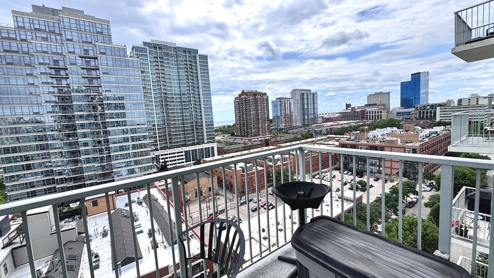 Building Photo - 1600 S Indiana Ave