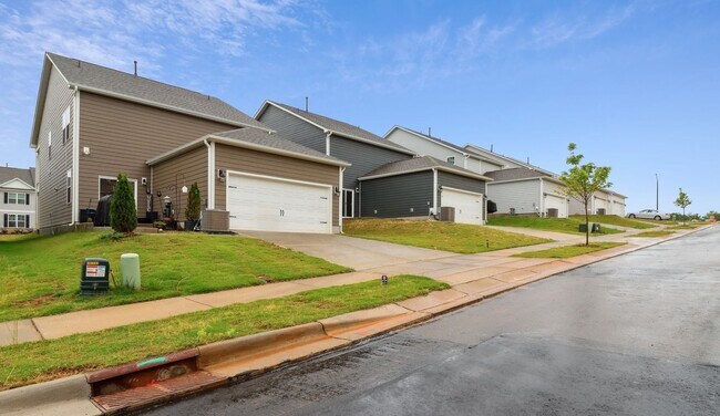 Building Photo - Spacious 4BR Single Family House with swim...