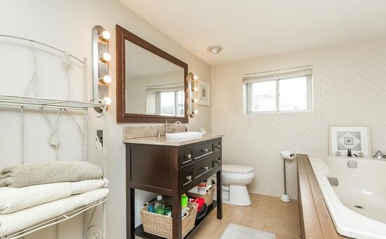 Building Photo - 825 S Linwood Ave