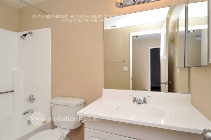 Building Photo - 24051 Roseleaf Pl