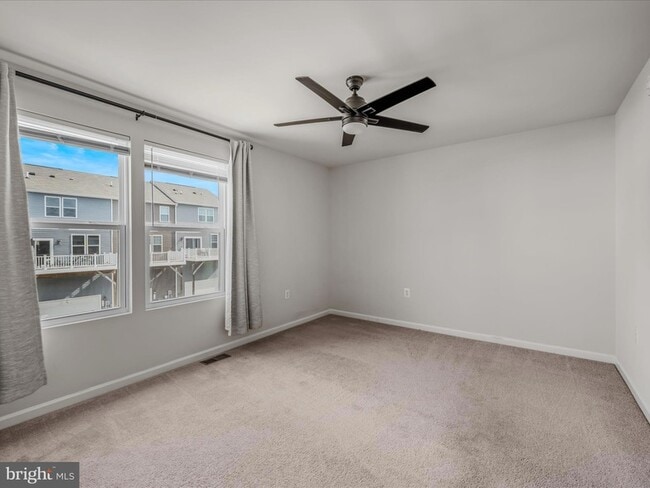 Building Photo - 179 Presidents Pointe Ave