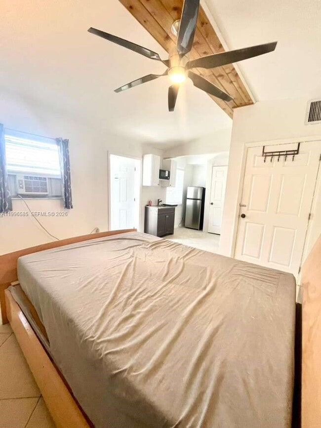 Building Photo - 1815 NE 174th St