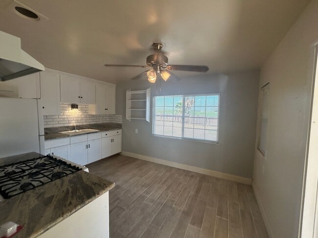 Building Photo - Updated charm and space in this 2 bedroom ...