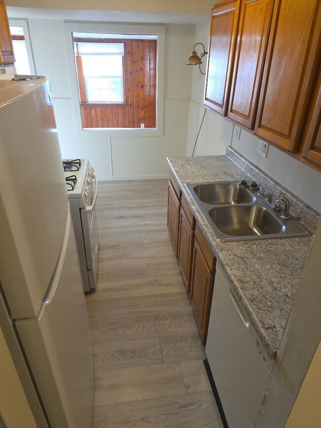 Building Photo - "Charming 3-Bed Gem on Perthshire Rd: Cozy Comfort in 1,033 Sq Ft!"