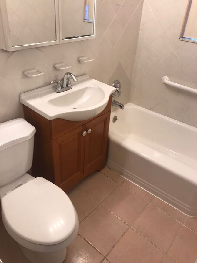 Building Photo - Miami Beach Home with a Pool!