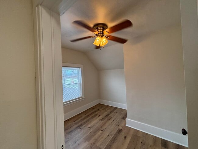 Building Photo - 428 Ideal St