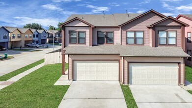 Building Photo - 4327 Oak Ridge Dr