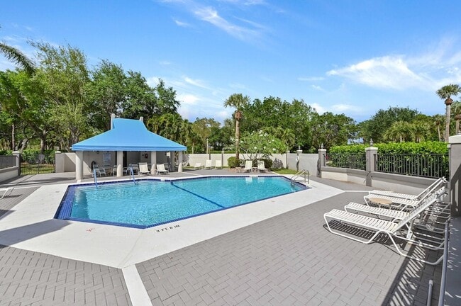 Building Photo - 1012 Landings Blvd