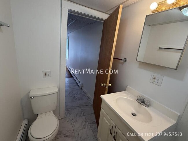 Building Photo - 160 Grove St