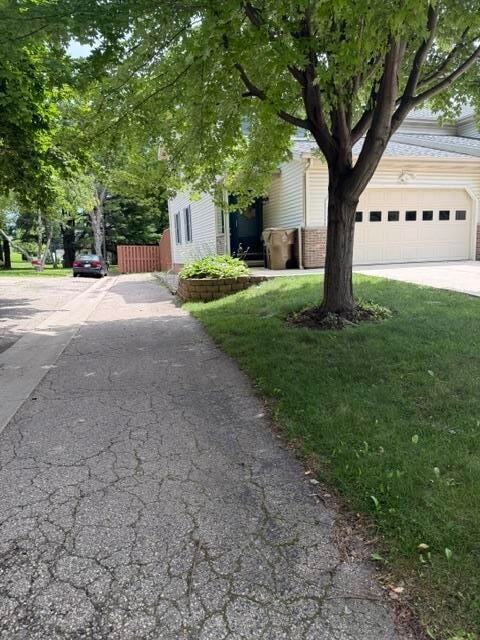 Building Photo - 5 S Thompson Dr