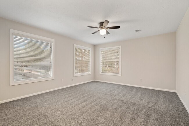 Building Photo - 1931 Invermere Dr