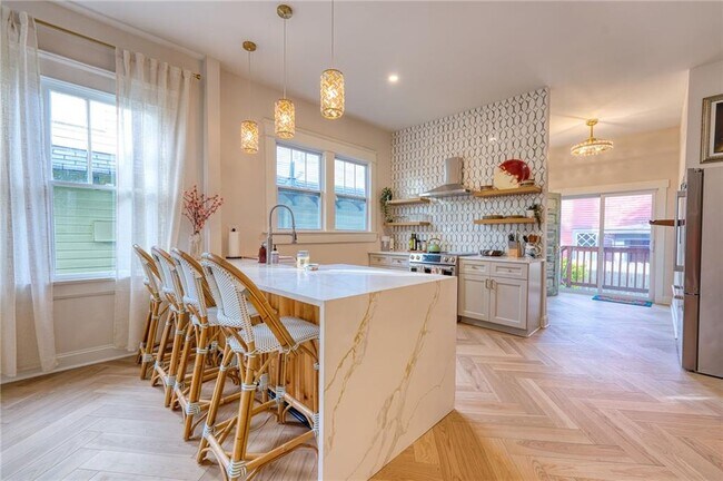 Building Photo - 85 Waddell St NE