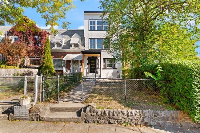 Building Photo - DC1026