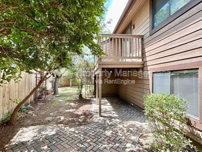 Building Photo - 875 N Gossett Pl