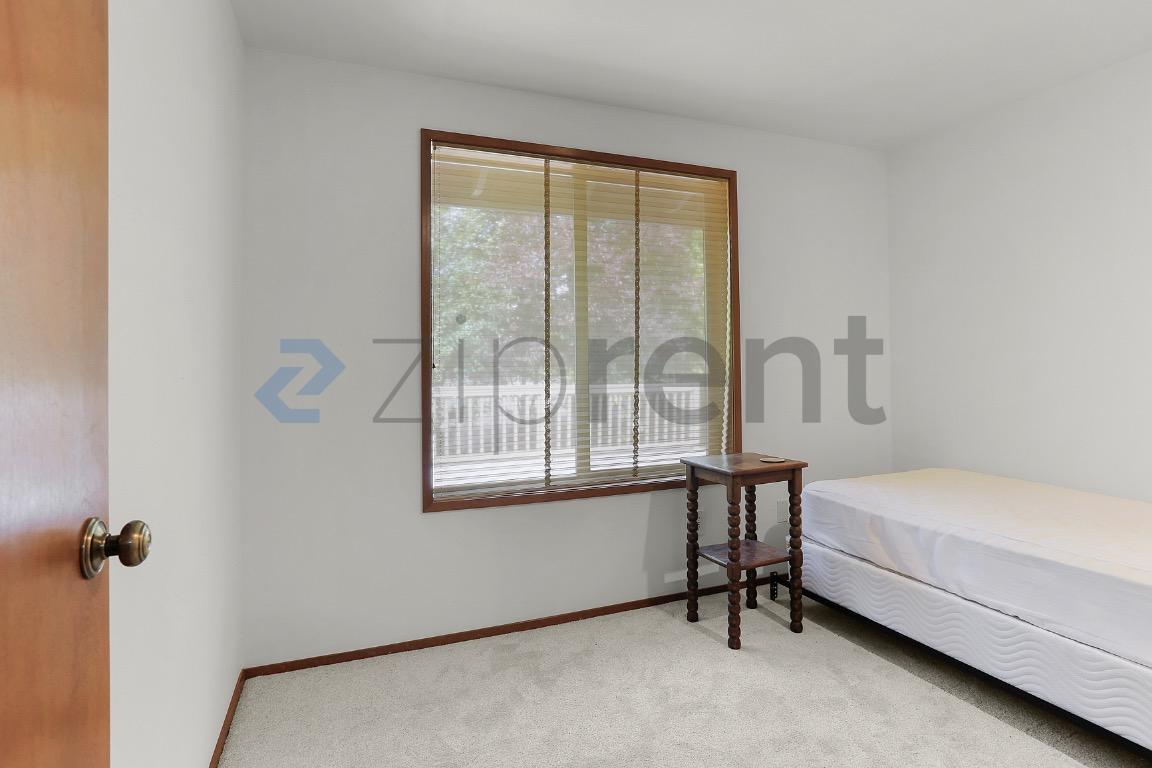 Building Photo - Unit