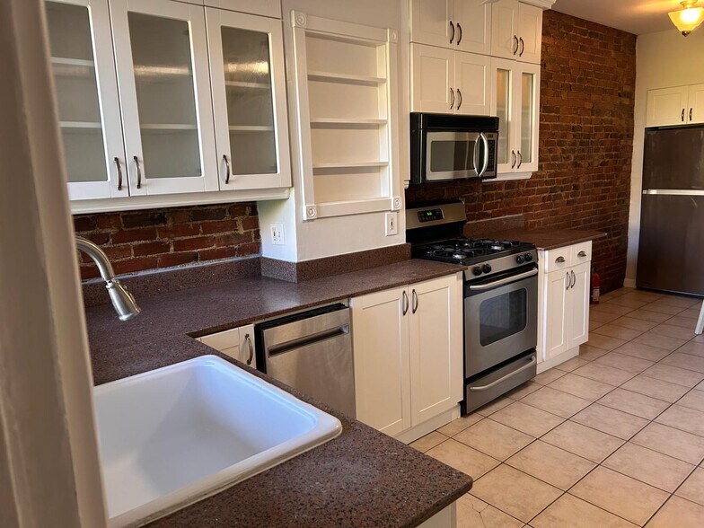 Kitchen - 33 Page St