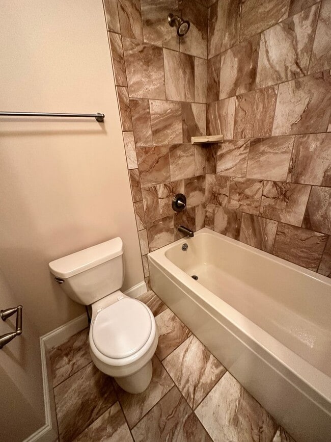 Building Photo - 2173 Versailles Dr