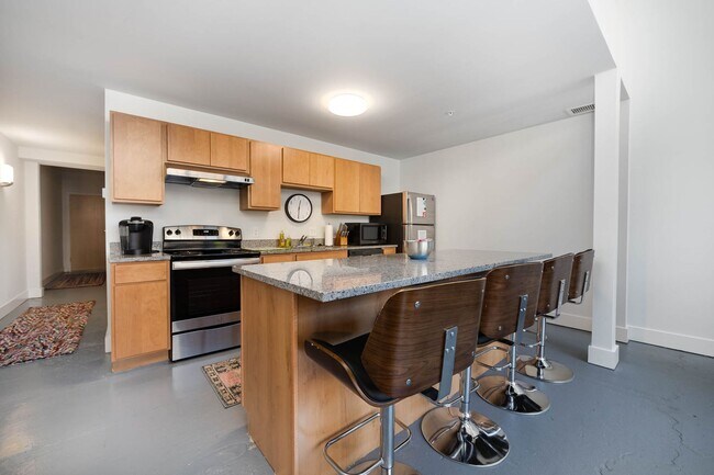 Building Photo - 2 Bedroom 2 Bath Loft Along the Little Mia...