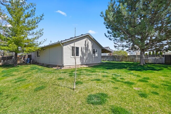 Building Photo - 979 Peregrine Dr