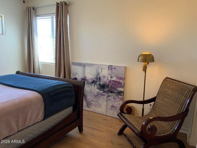 Building Photo - 2114 E Aire Libre Ave