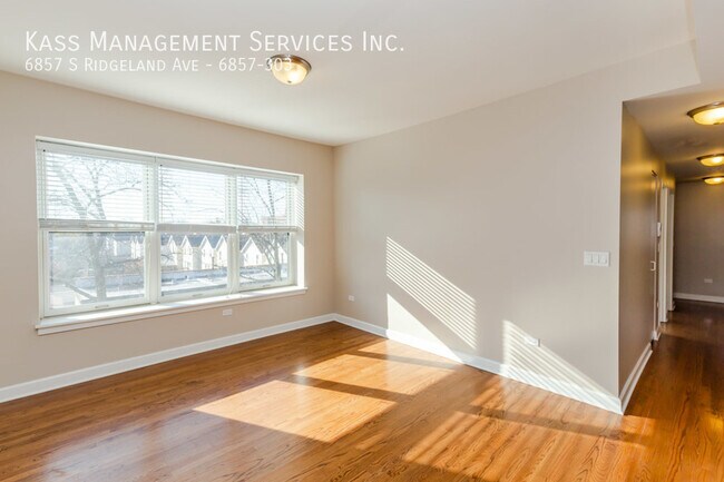 Building Photo - 6857 S Ridgeland Ave