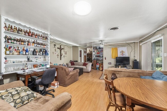 Building Photo - August Pre-Lease Available!! 3 Bed, 2 Bath with Huge Backyard and Covered Patio!