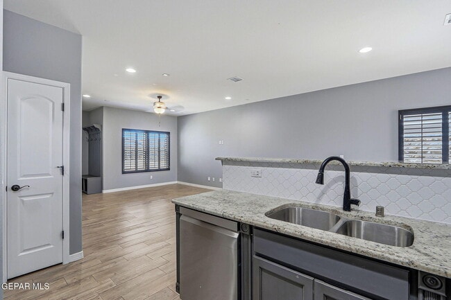 Building Photo - 2120 Honour Point Pl