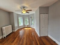 Building Photo - 142 Sumac St