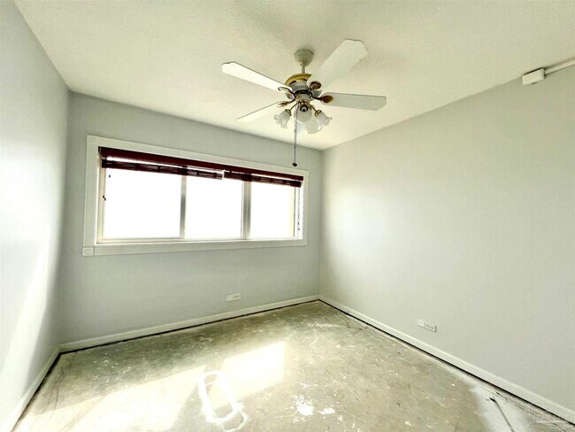 Building Photo - 825 Bayshore Dr
