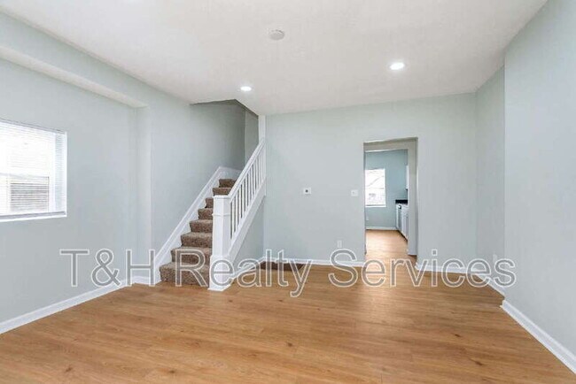 Building Photo - 326 Jefferson Ave