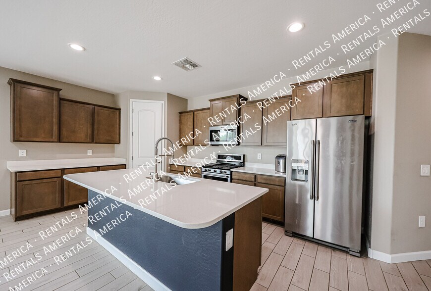 Building Photo - 38017 W San Alvarez Ave
