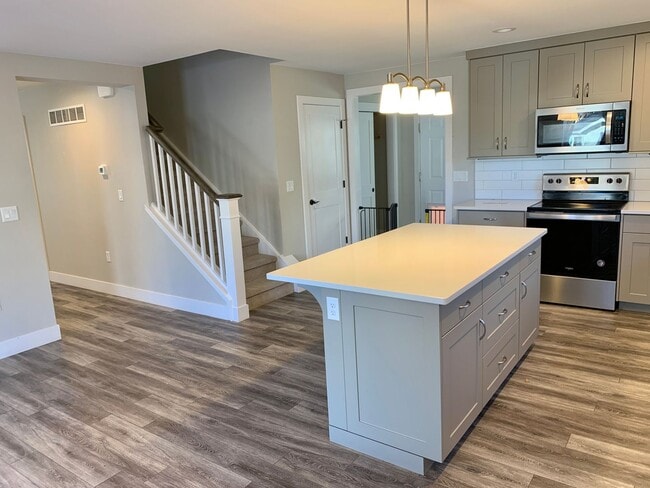 Building Photo - Stunning 3bd, 2ba Home Close To Downtown Loveland!
