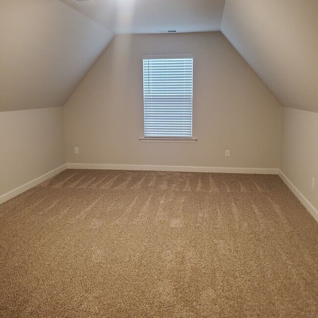 Building Photo - 6195 Clover Ct