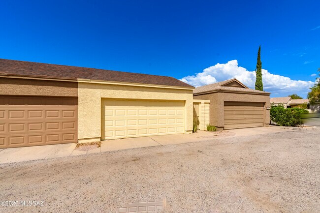 Building Photo - 2549 N Palo Santo Dr