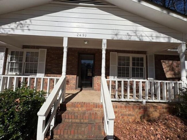Building Photo - 2490 Trent Dr NE