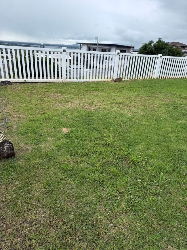 Building Photo - Spacious 3-Bedroom / 2-Bathroom Single-Family Home with Stunning Views – AVAILABLE NOW!