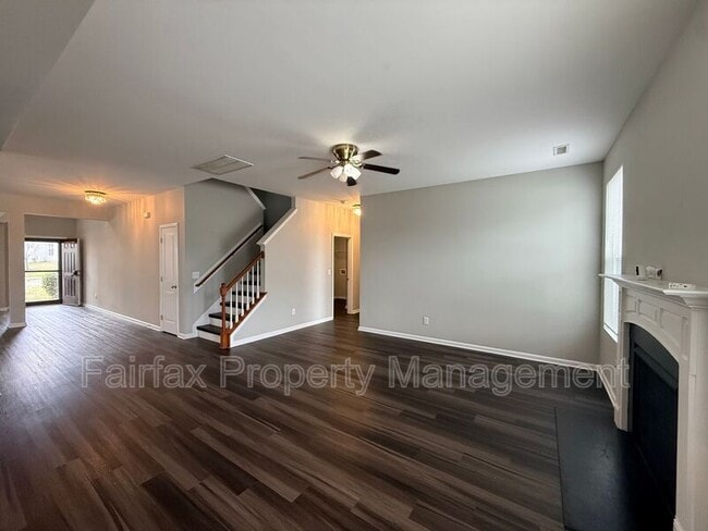 Building Photo - 127 Rosebud Ln