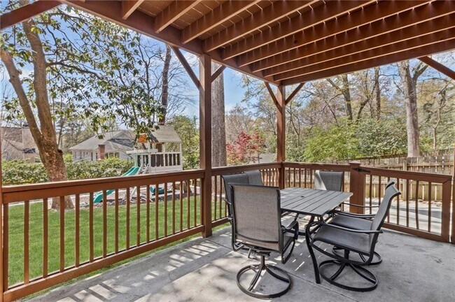 Building Photo - 255 Lindbergh Drive NE