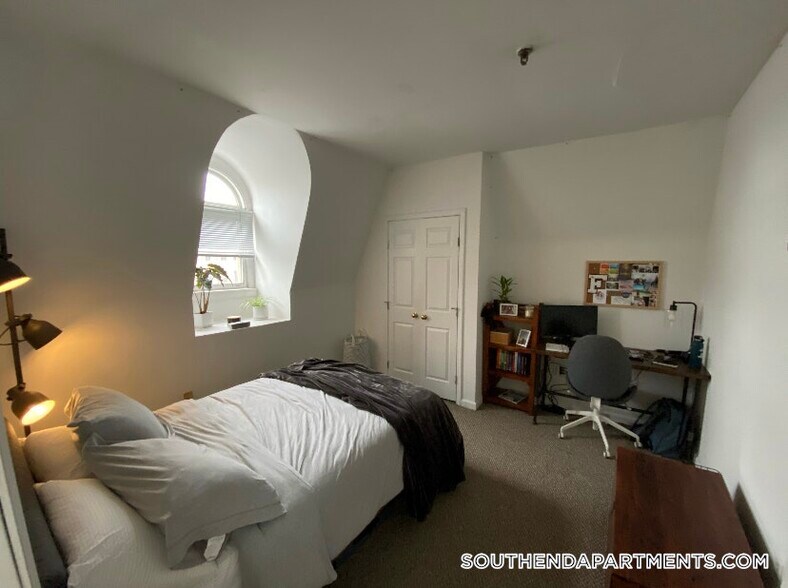 Building Photo - 168 Northampton St