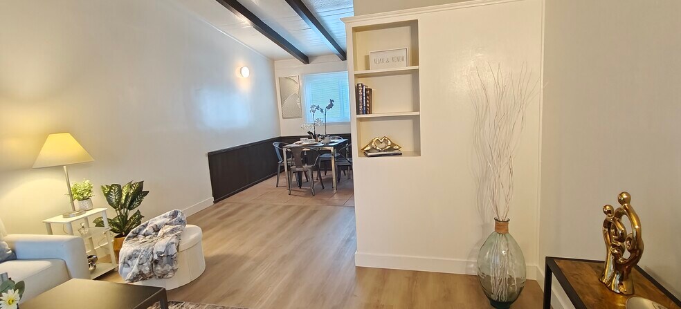 Building Photo - 2704 W Century Blvd