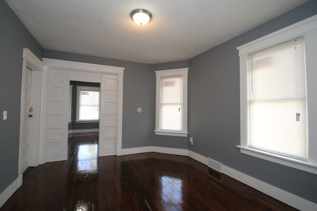 Building Photo - 168 Chatham St