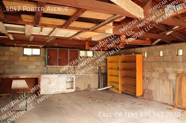 Building Photo - 4042 Porter Ave